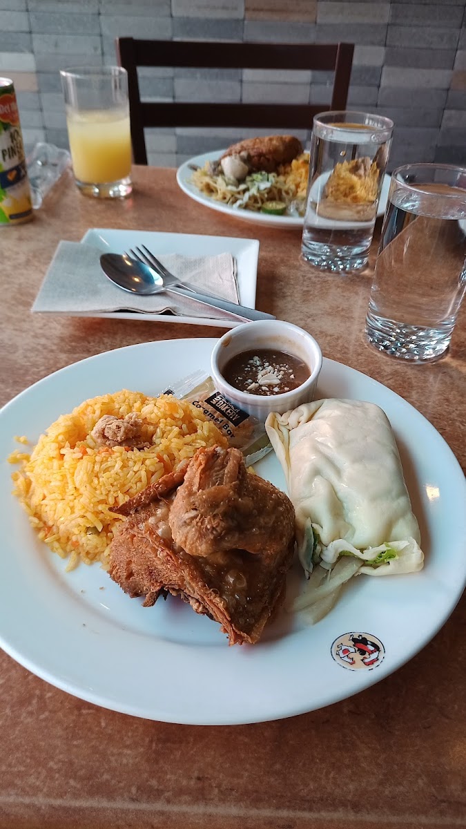 Max's Restaurant - Bulacan - Photo 6