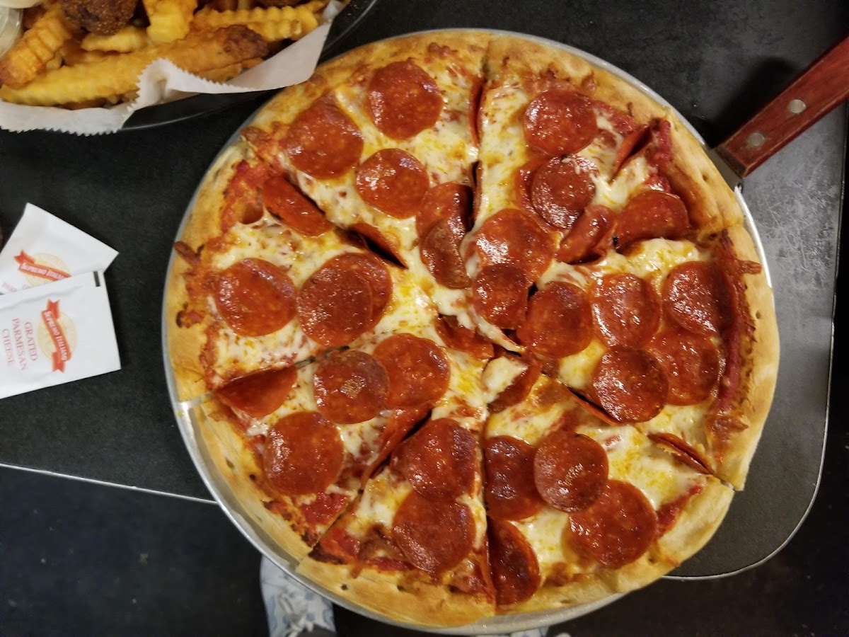 J R's Bar & Grill - Photo 4