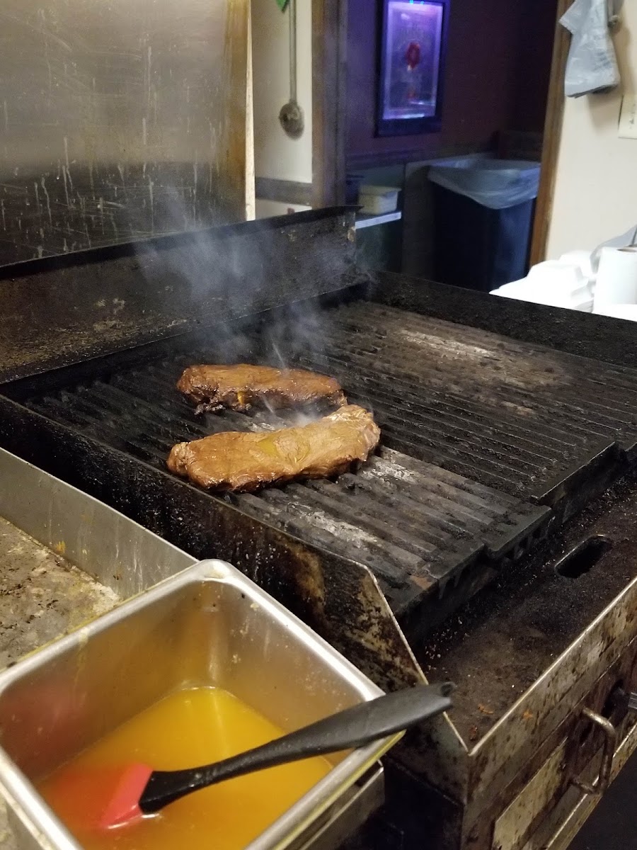 J R's Bar & Grill - Photo 5