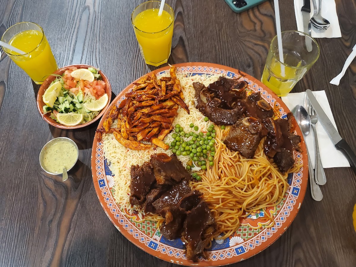 Etob Restaurant - Photo 6