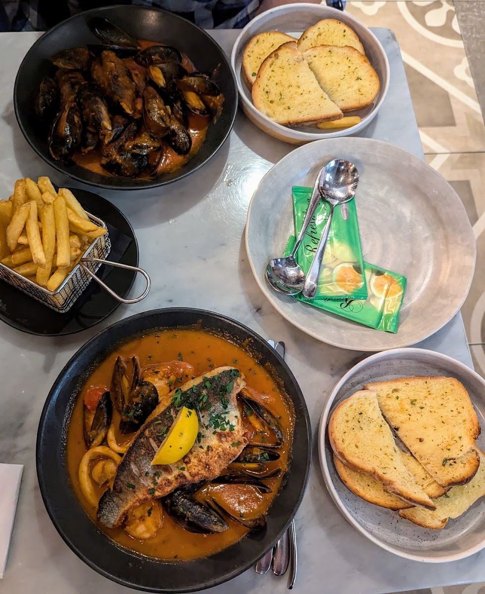 Trattoria Genova - Photo 9