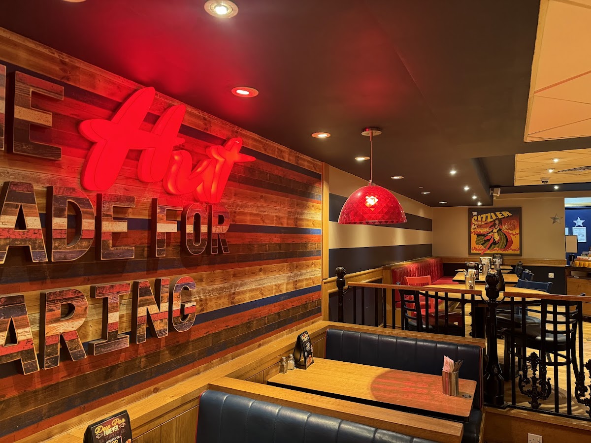 Pizza Hut Restaurants Cardiff Queens St - Photo 2