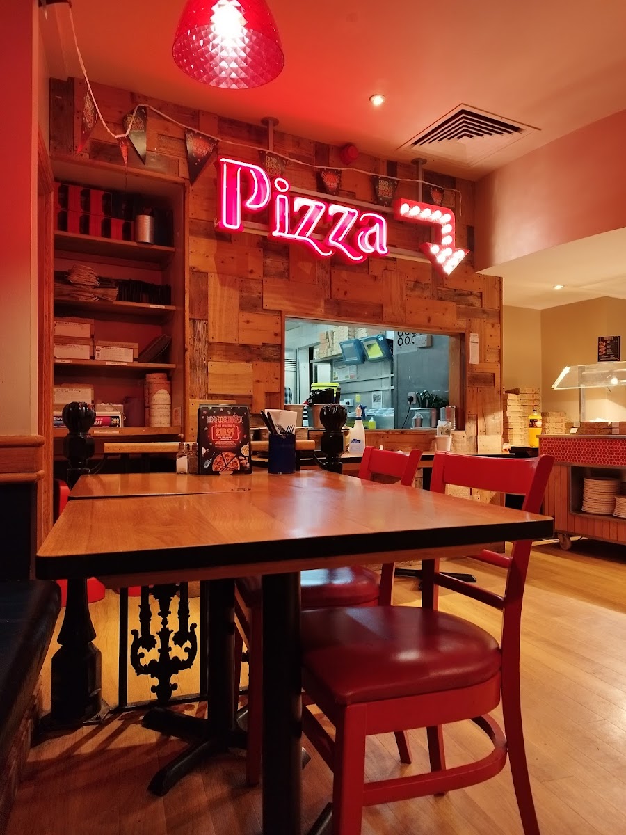 Pizza Hut Restaurants Cardiff Queens St - Photo 5