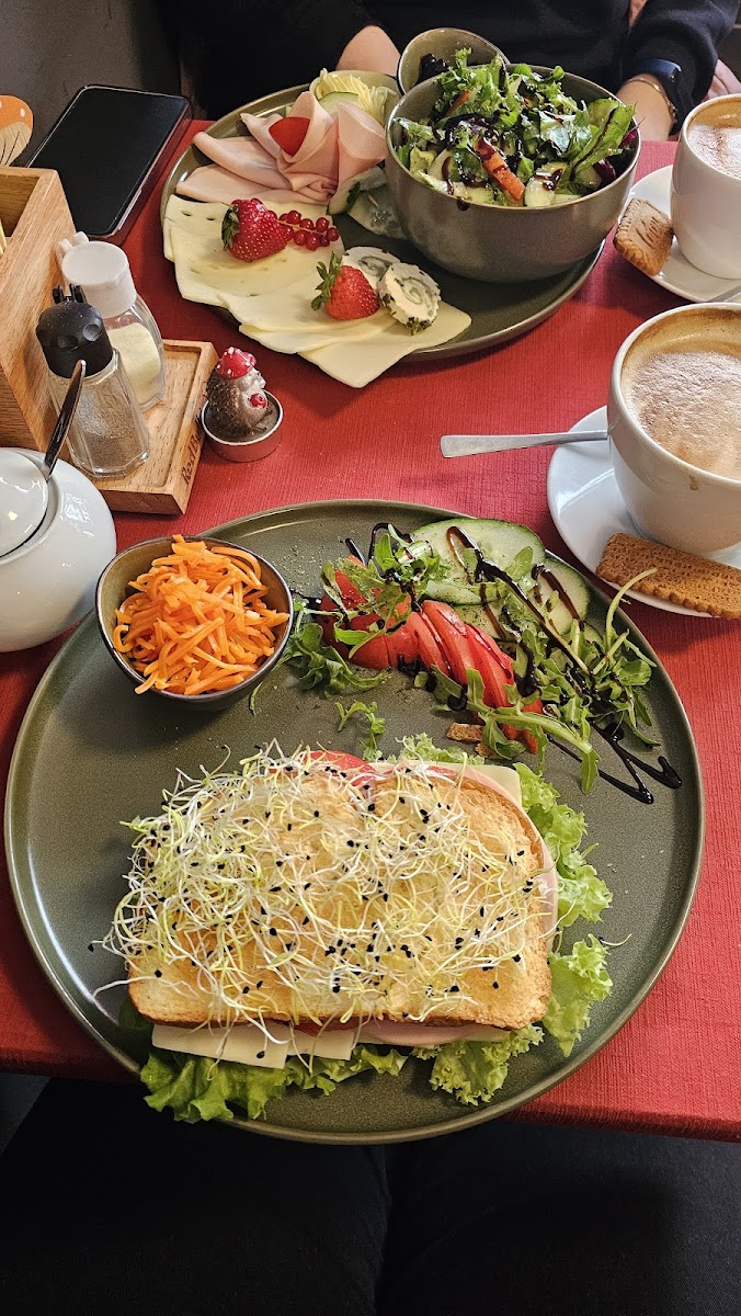 Cafe Gusto - 99084 Erfurt - Photo 2
