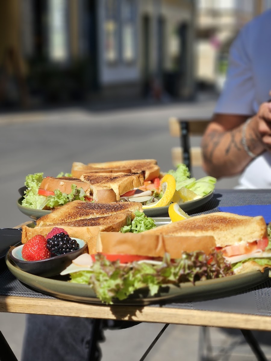 Cafe Gusto - 99084 Erfurt - Photo 4