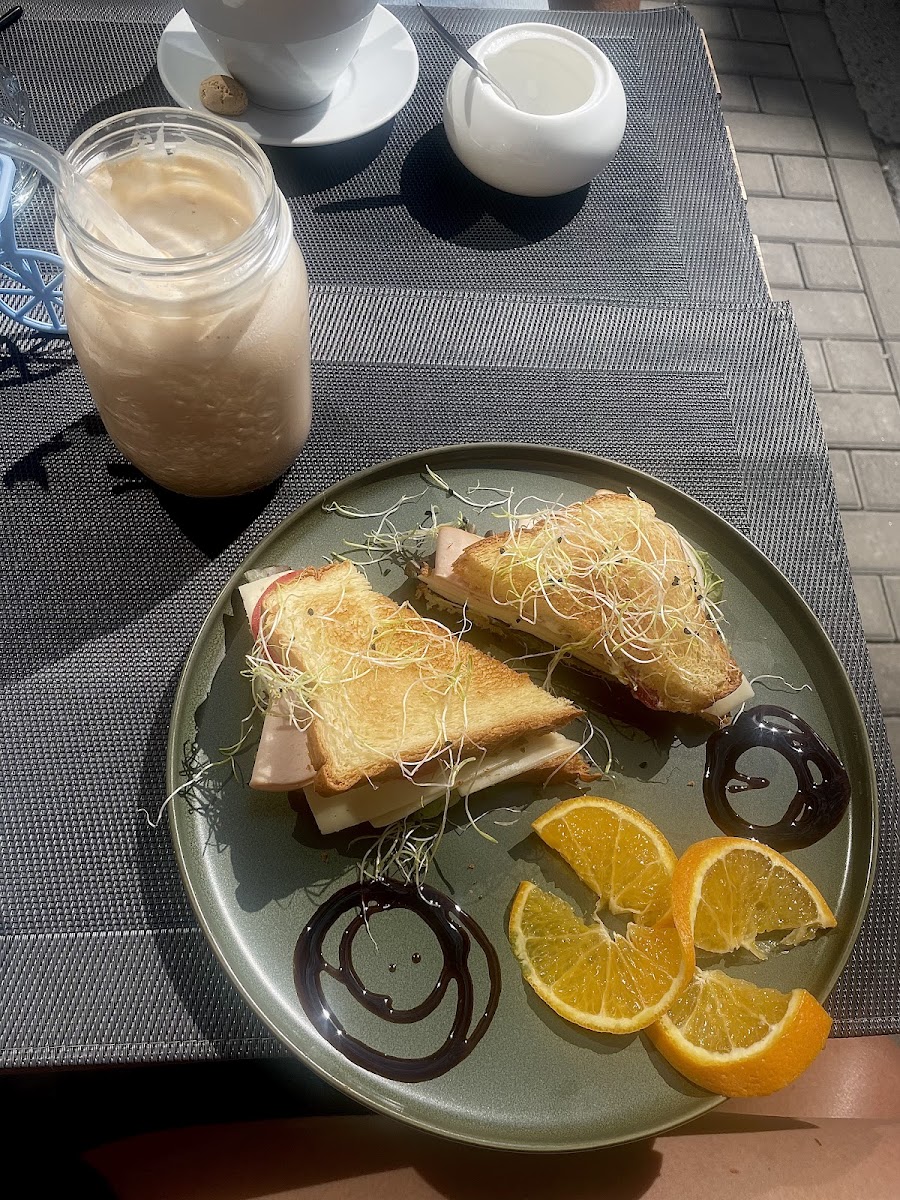 Cafe Gusto - 99084 Erfurt - Photo 6