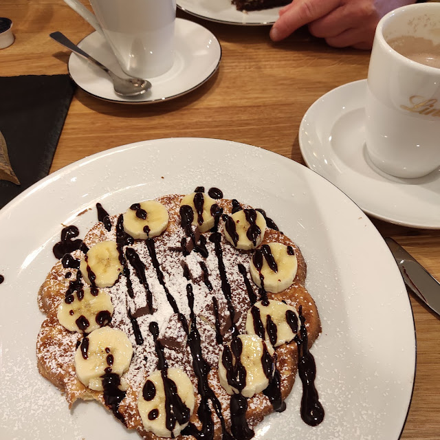 Waffel Mit Banane Und Nutella