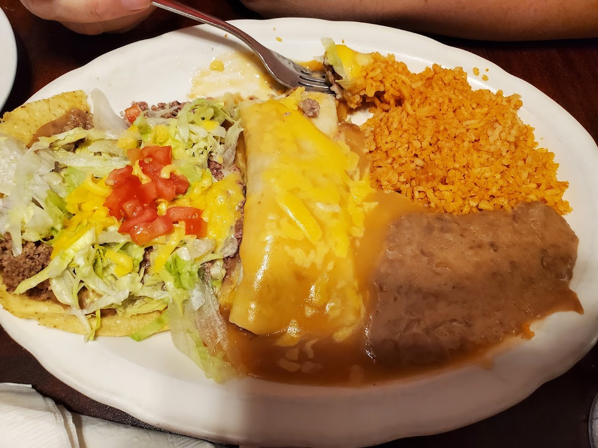 La Fiesta Mexican Restaurant - KS 67871 - Photo 1