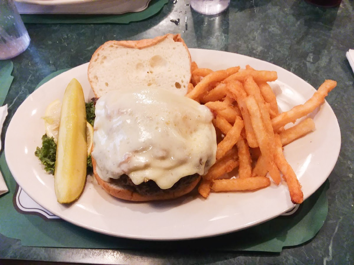 Fisherman's Catch Restaurant & Lounge - Photo 9