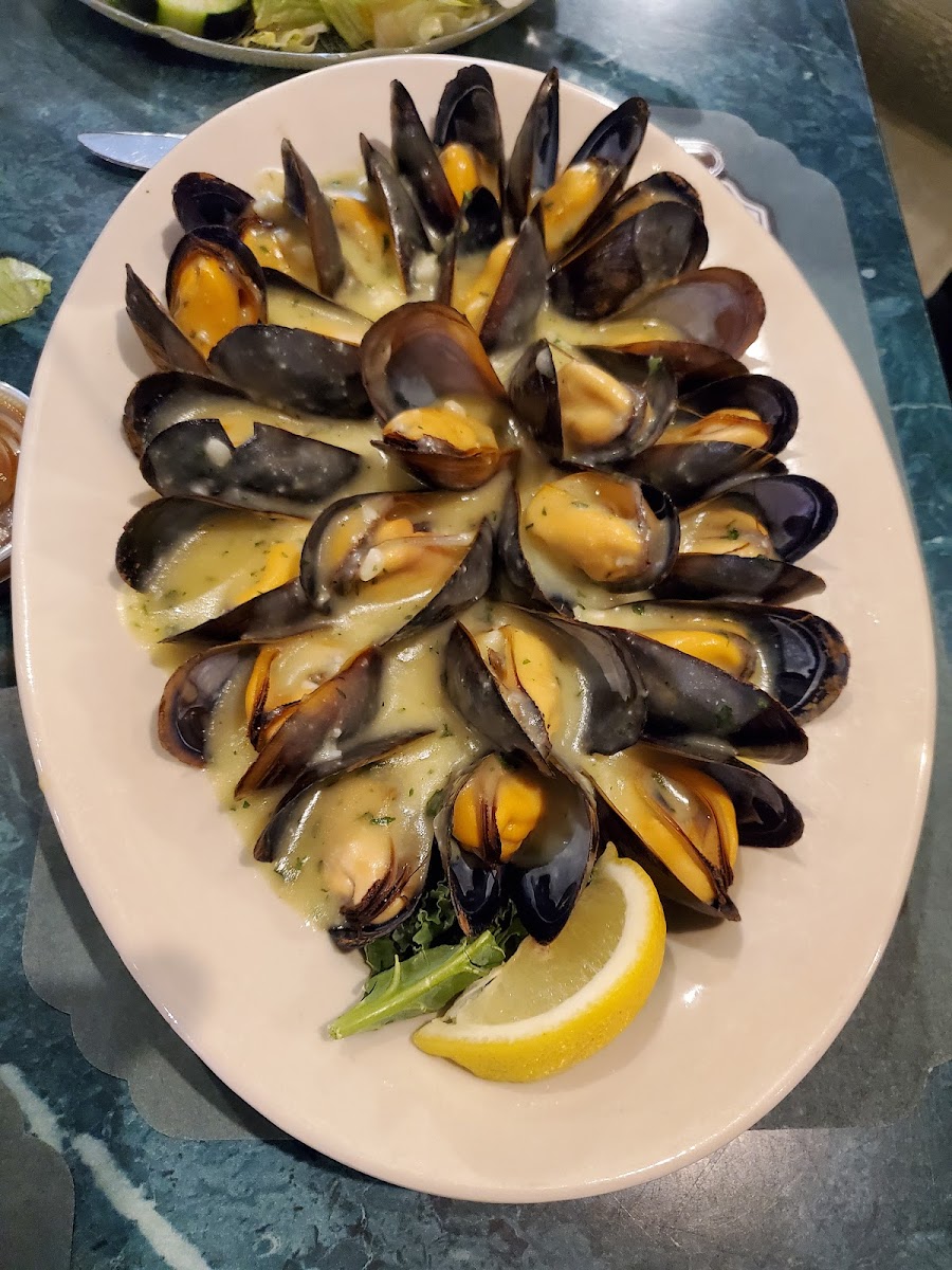 Fisherman's Catch Restaurant & Lounge - Photo 4