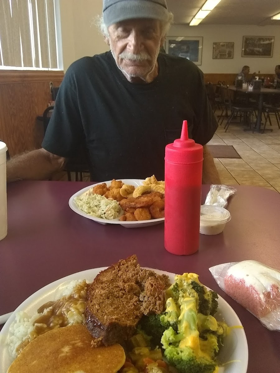 Poppa Jimmy's Catfish & More - Photo 9