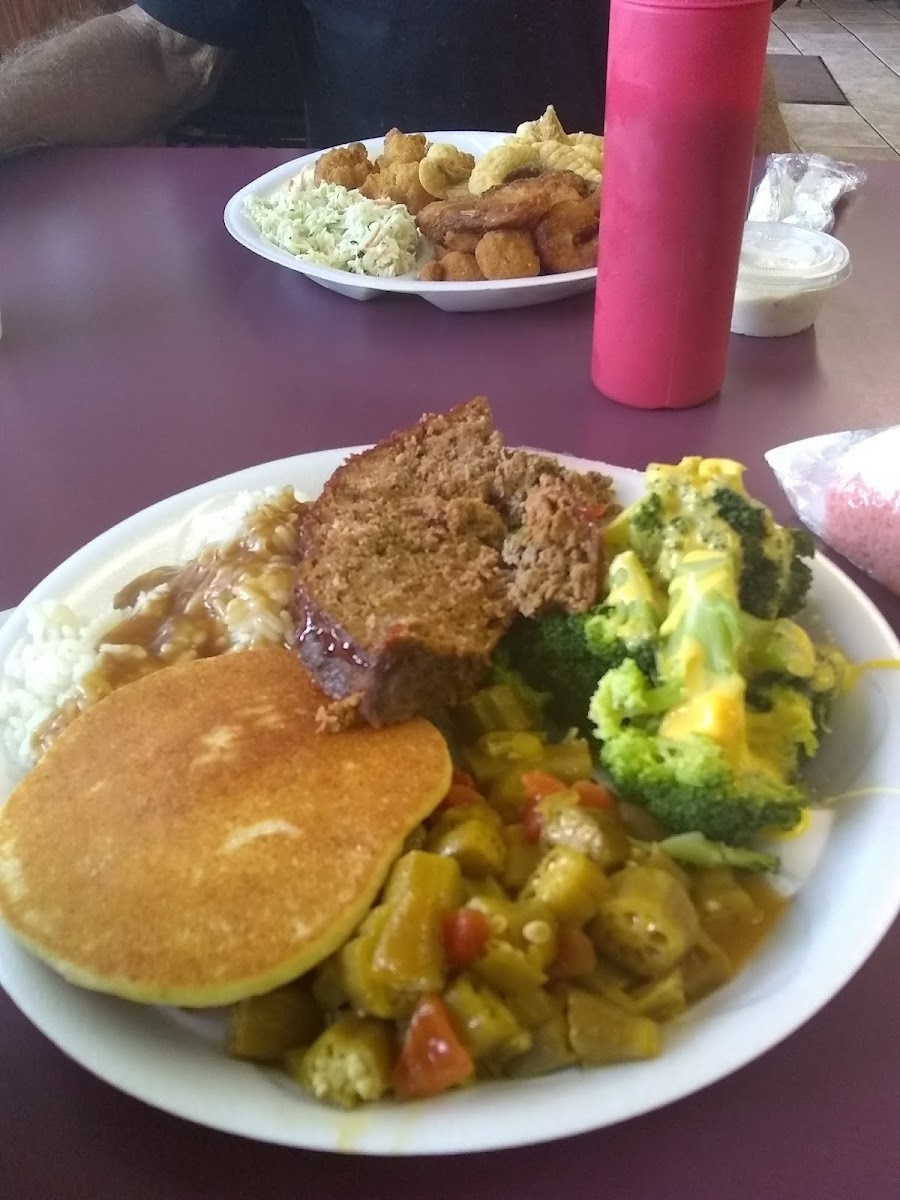 Poppa Jimmy's Catfish & More - Photo 8