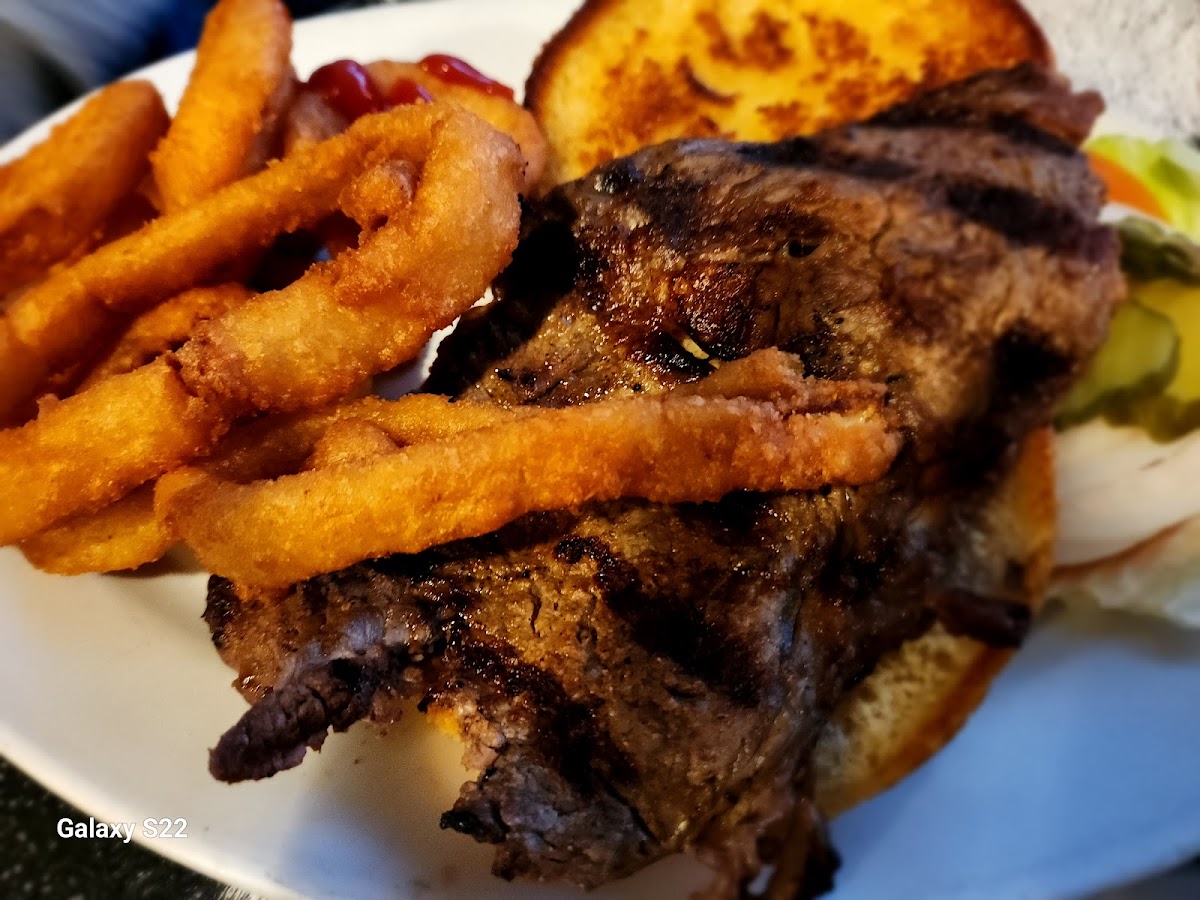Horseshoe Restaurant - Photo 7