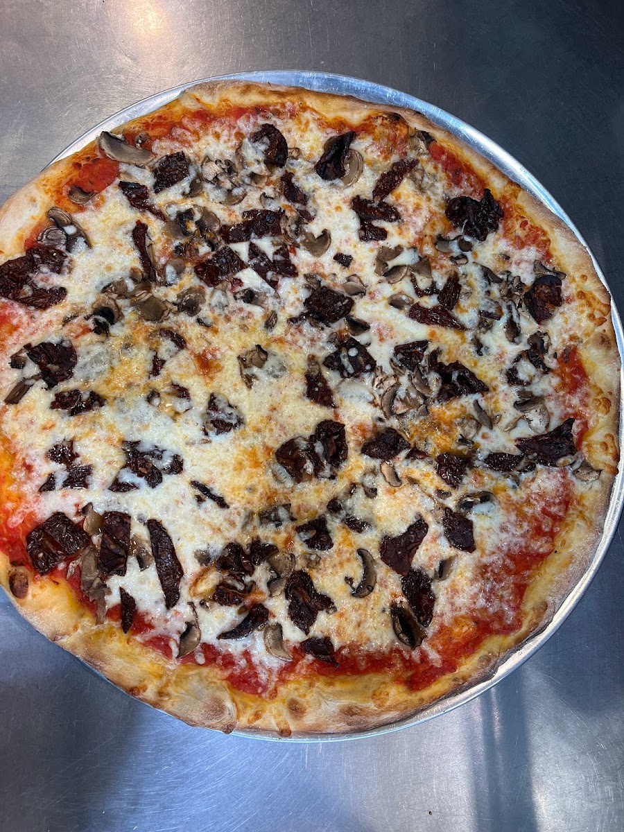 Pietro's Pizza - Photo 4