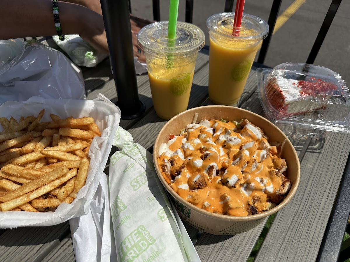 Smoothie World Cafe - Photo 7