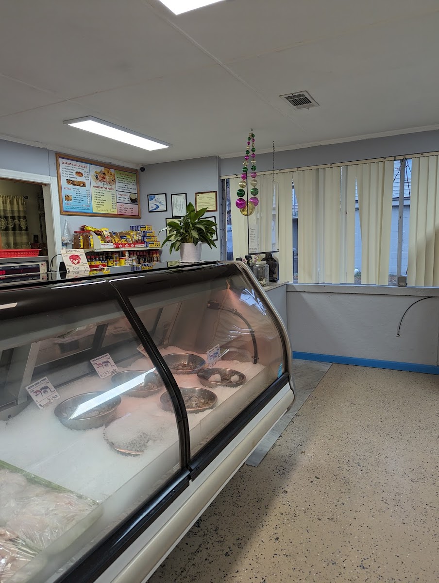 Gulf Seafood Market - Photo 2