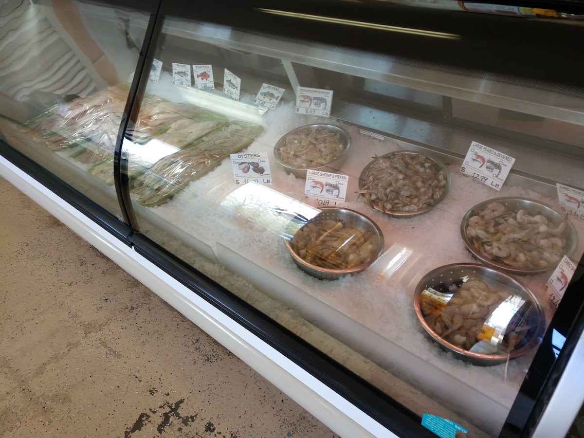 Gulf Seafood Market - Photo 4