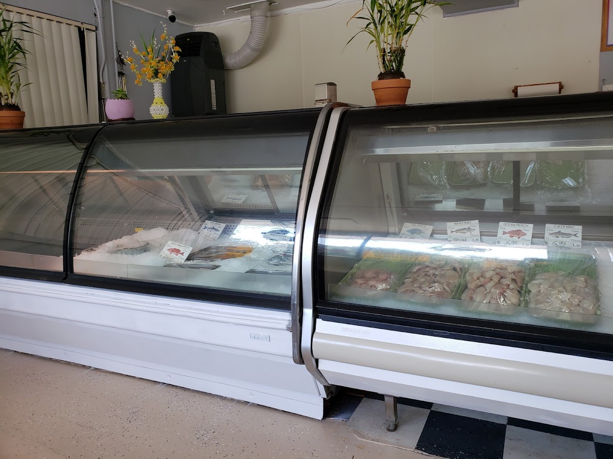 Gulf Seafood Market - Photo 6