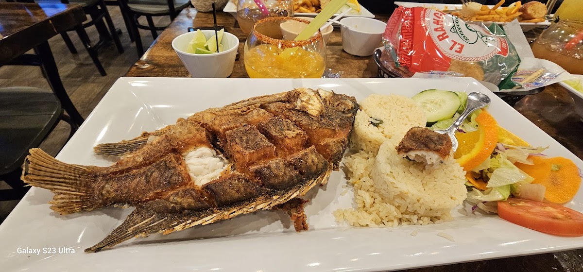 Mariscos El Vallartazo - Photo 1