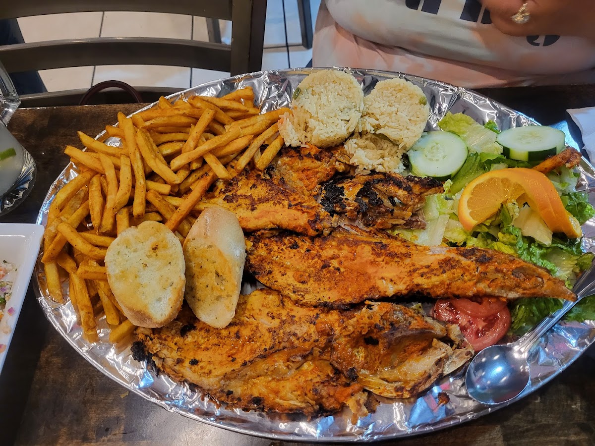 Mariscos El Vallartazo - Photo 6