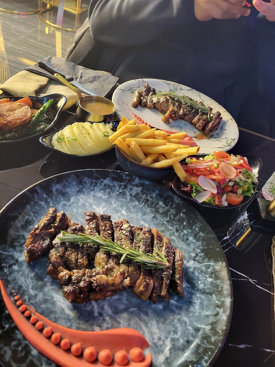 MYNK STEAKHOUSE - Photo 9