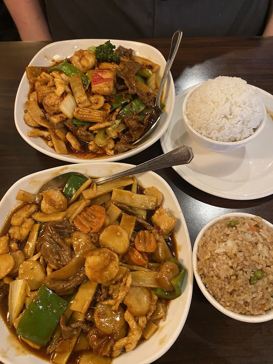 Xu's Golden Dragon Chinese Restaurant - Photo 2