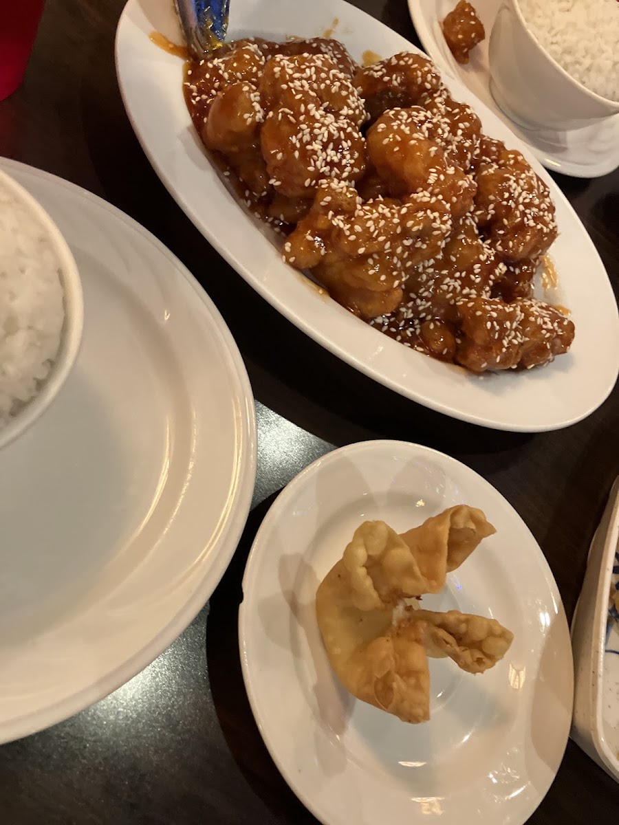 Xu's Golden Dragon Chinese Restaurant - Photo 4