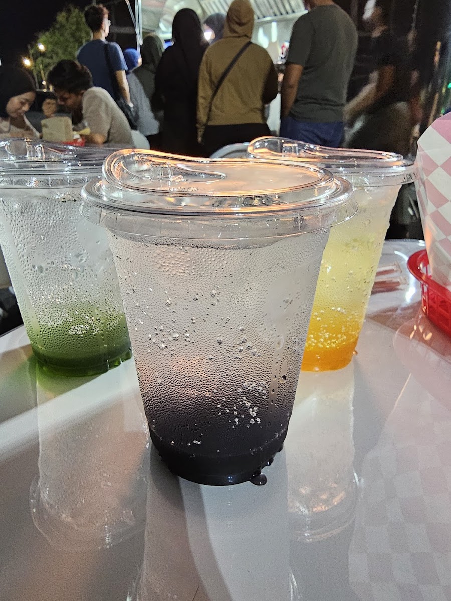 Loco Cafe: Burgers and Milkshakes - Photo 5