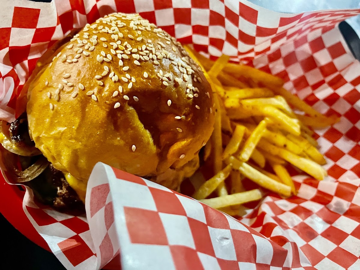 Loco Cafe: Burgers and Milkshakes - Photo 7