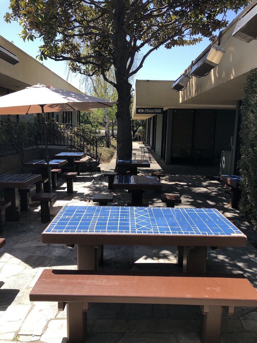 Plaza deli cafe