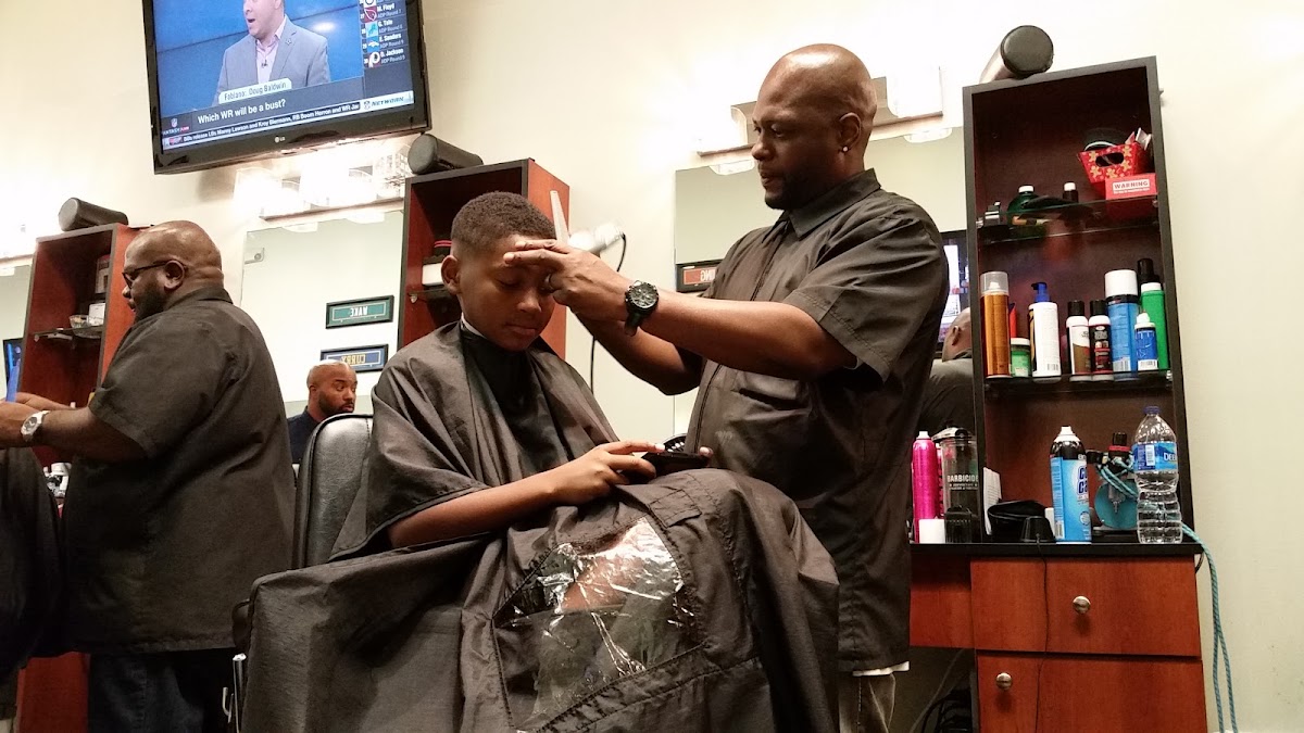 Elite Cuts Barbershop - Photo 9