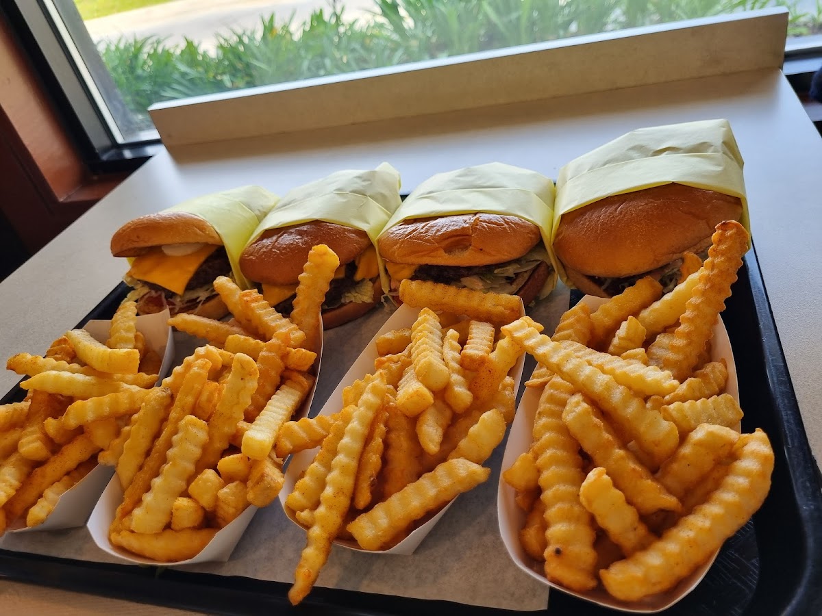 Luis Burgers - Photo 1