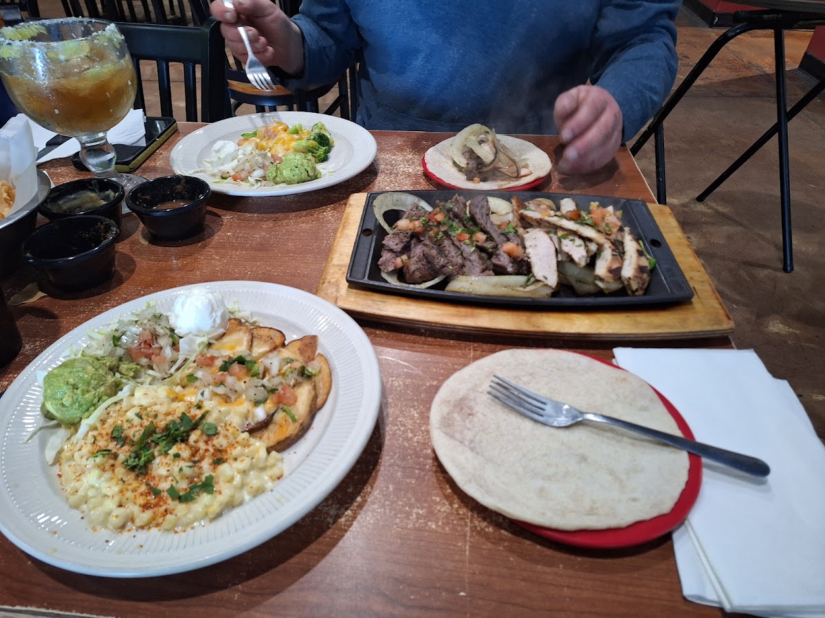 El Nino Mexican Restaurant - Photo 4