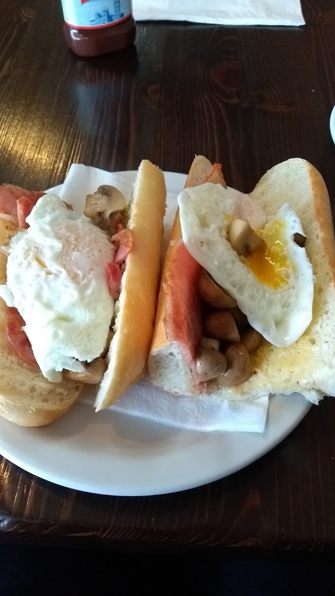 Poppy Cafe - Photo 9
