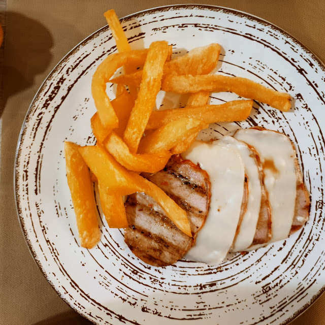 Entrecot A la Parrilla Con Patatas Fritas
