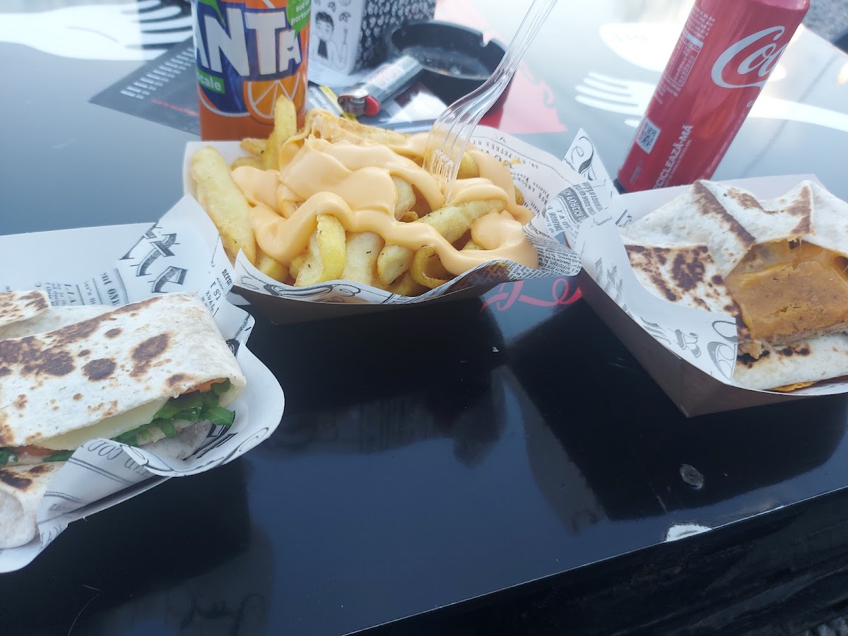 Foodie The Van - Photo 6