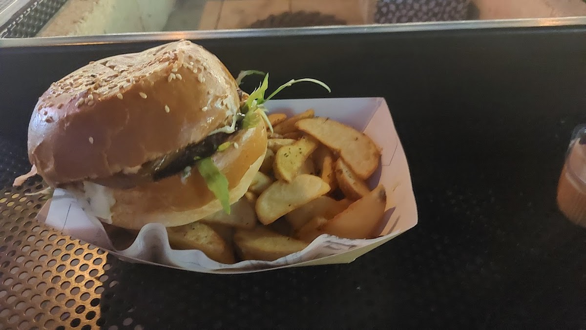 Foodie The Van - Photo 8