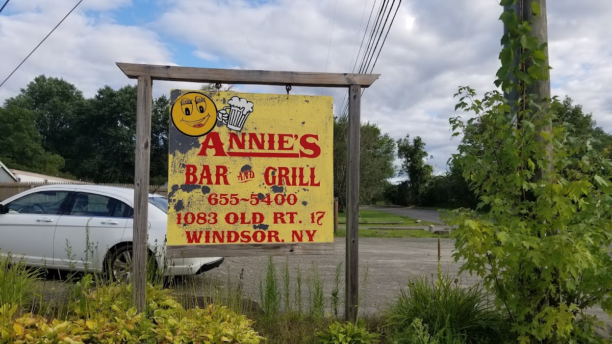 Annie's Bar & Grill - Photo 4