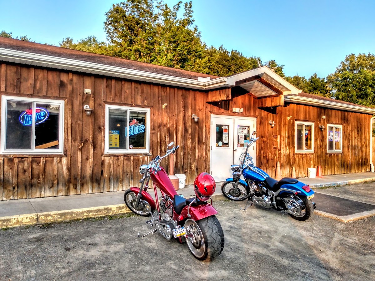 Annie's Bar & Grill - Photo 5