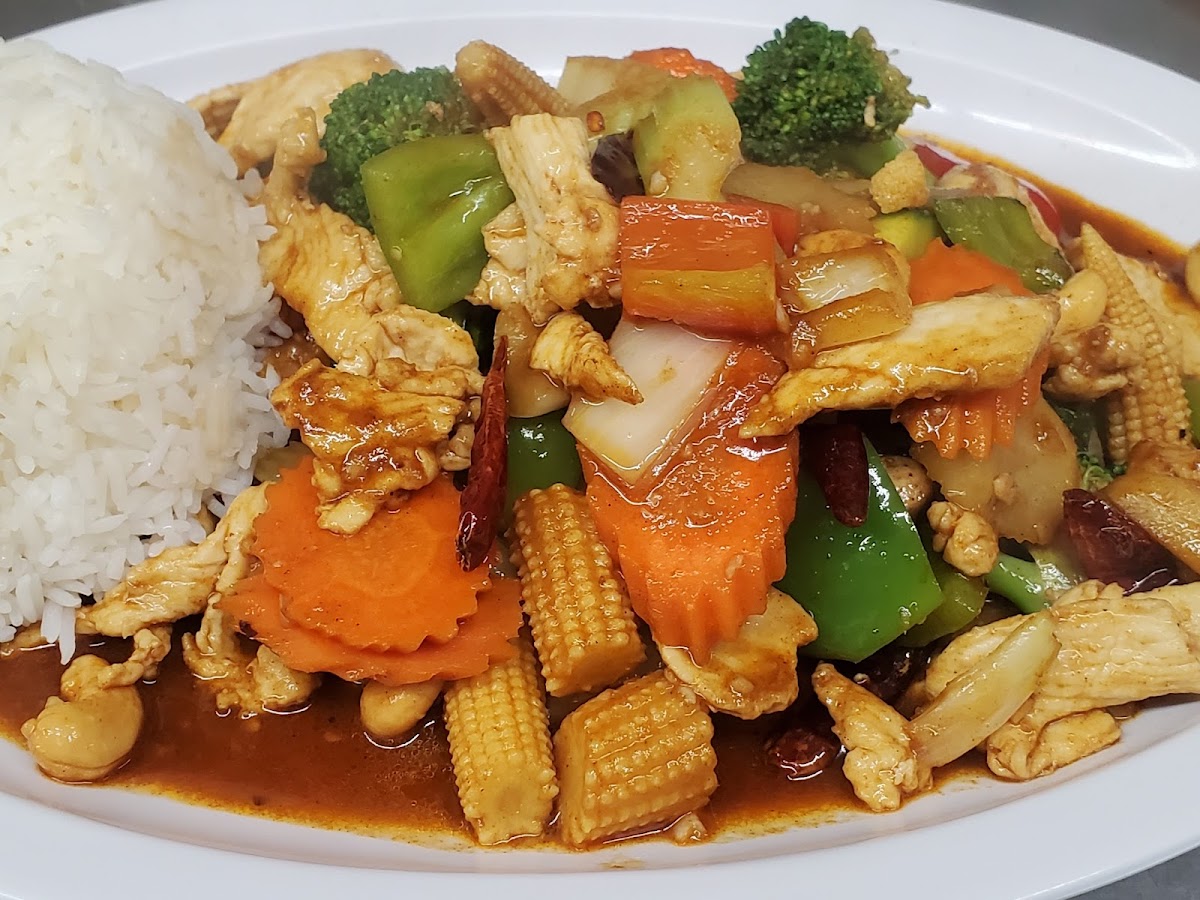 Lily's Thai Kitchen - Photo 2