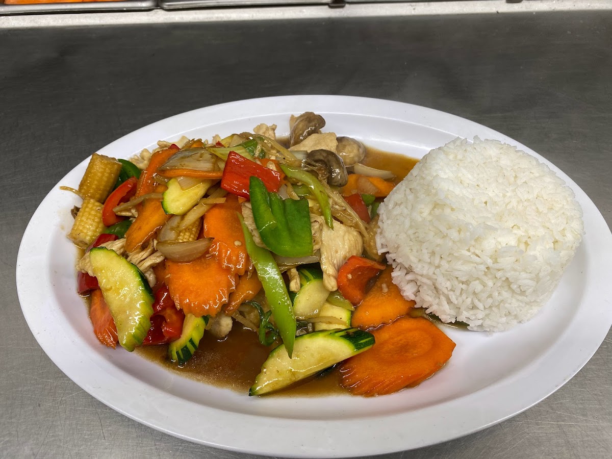 Lily's Thai Kitchen - Photo 8