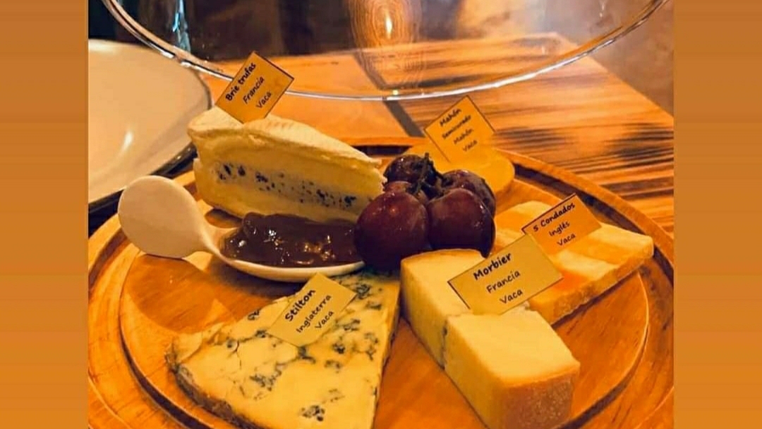 Mr. Raclette Cheese Bar - Photo 2