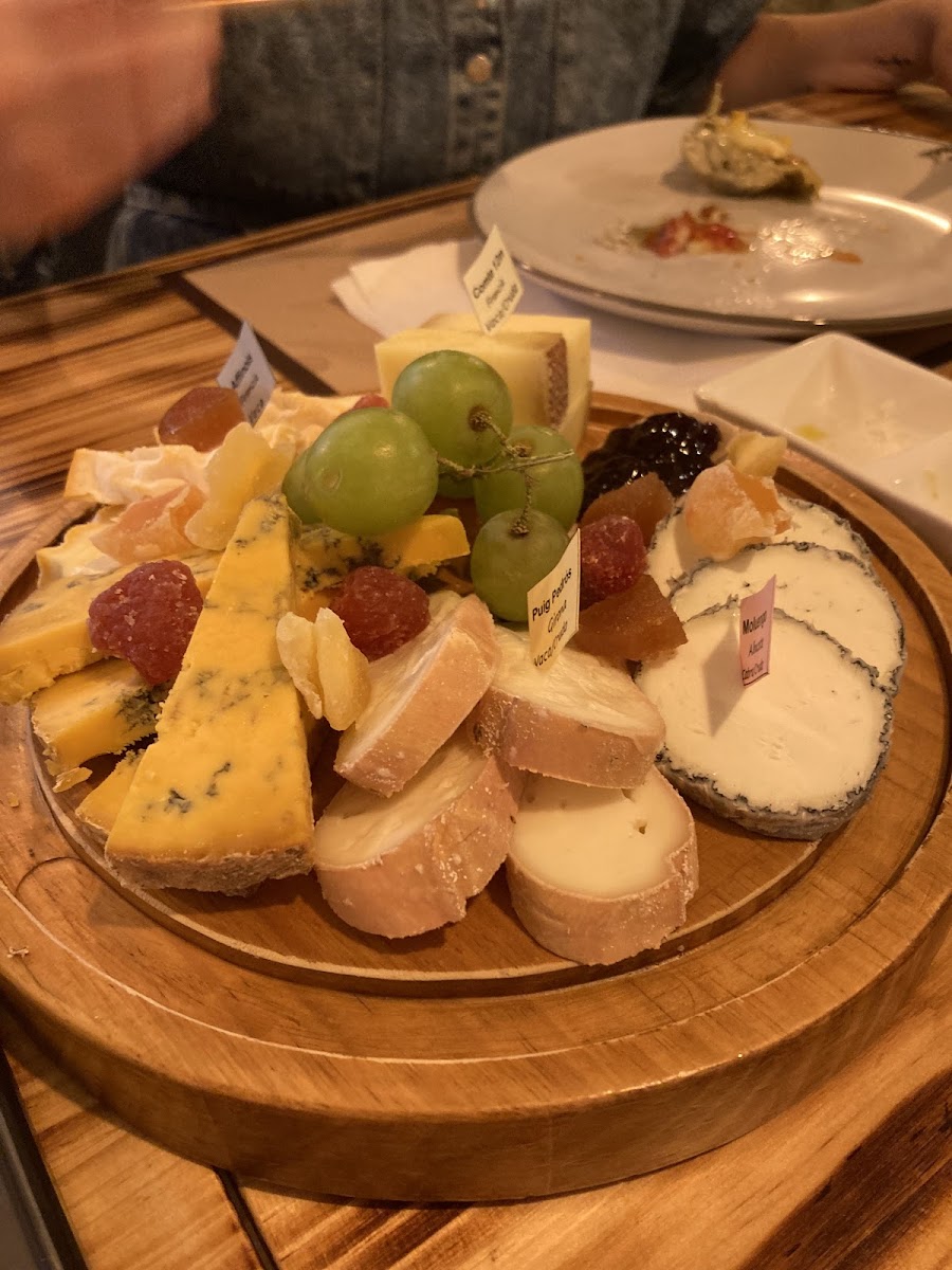 Mr. Raclette Cheese Bar - Photo 5