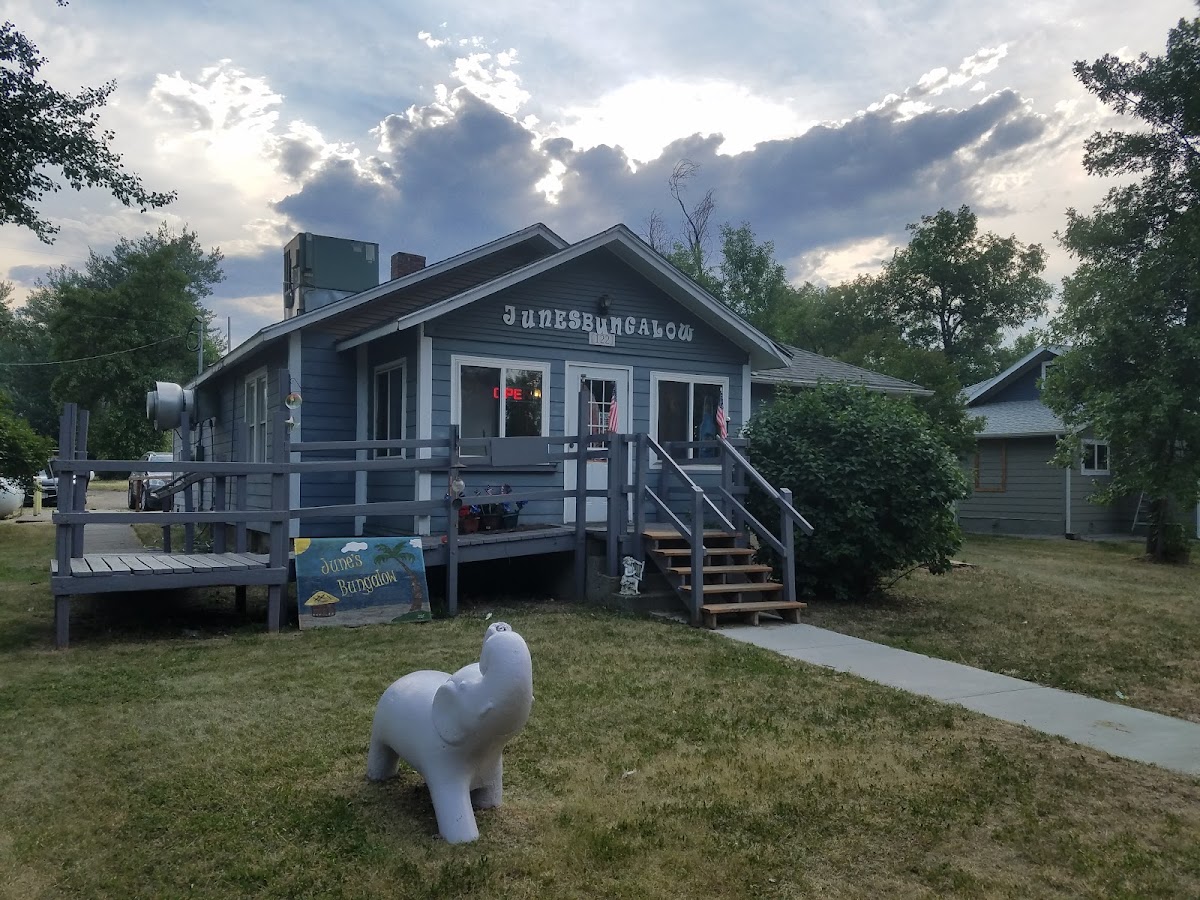 June's Bungalow - Photo 3