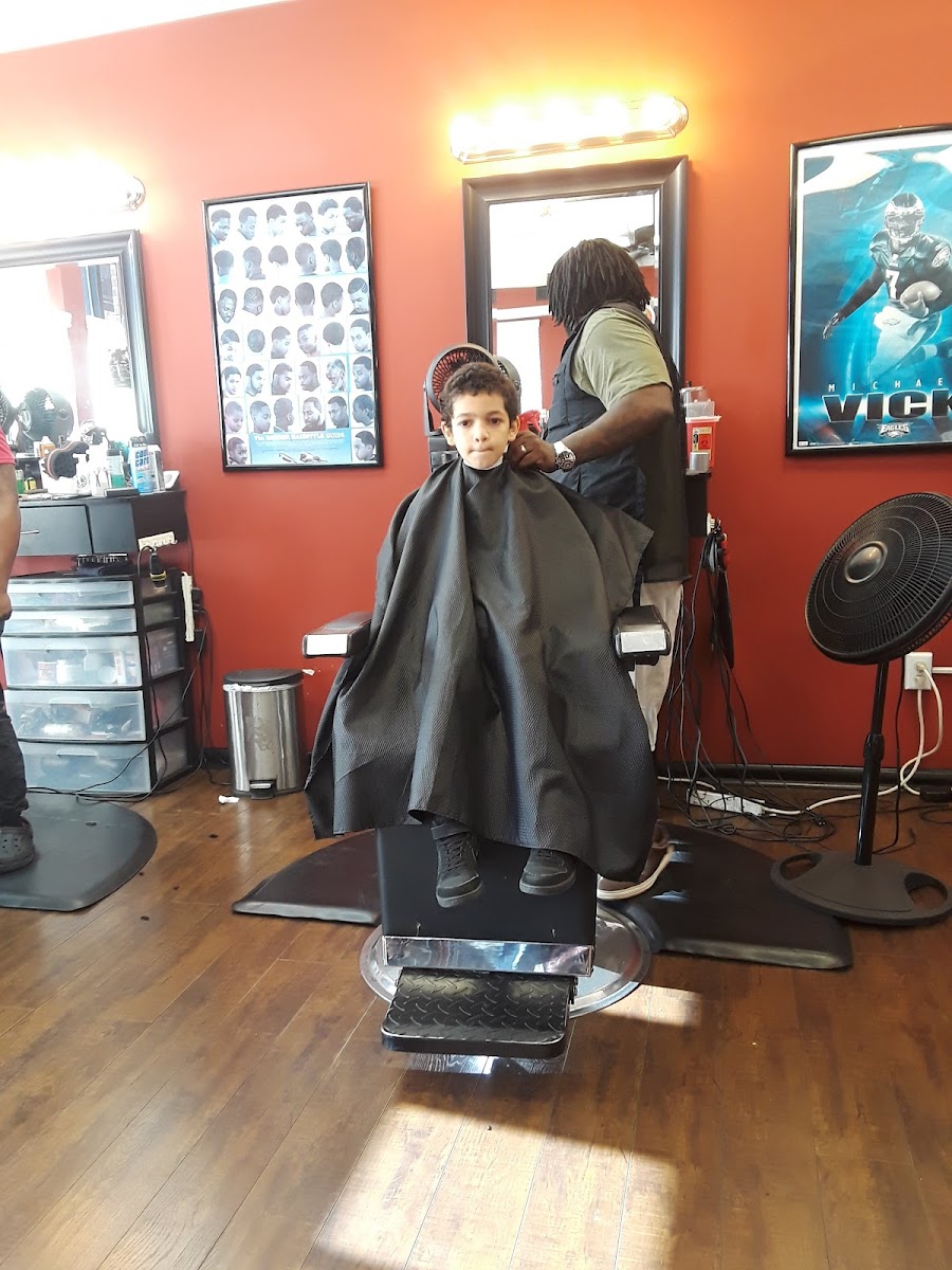 Centerstage Barbershop - Photo 1