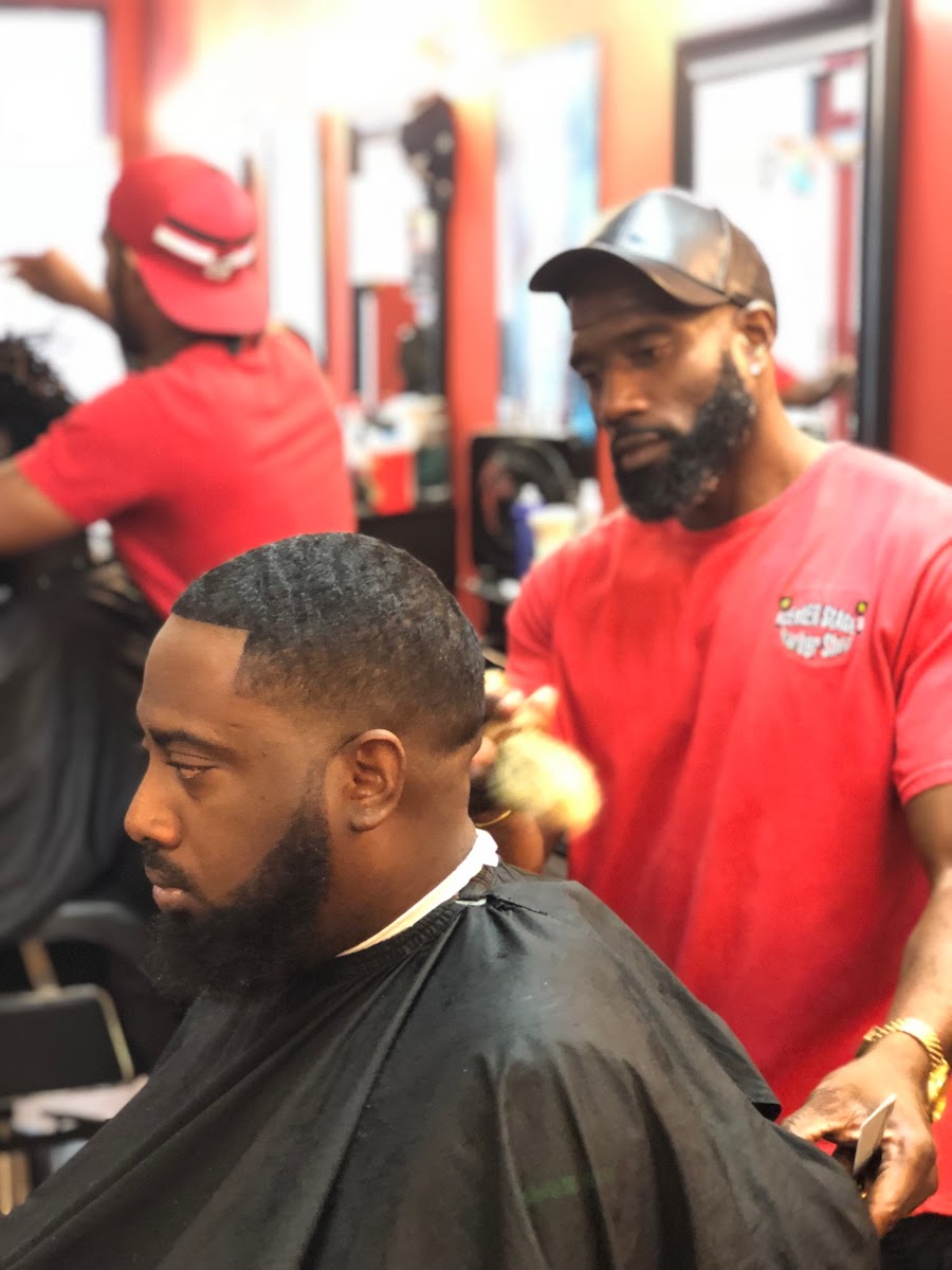 Centerstage Barbershop - Photo 4