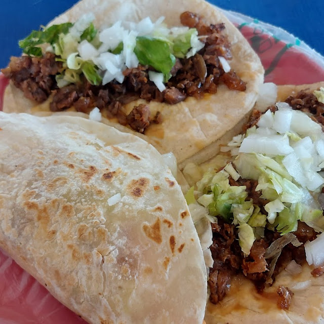 Tacos Y Quesadilla de Birria
