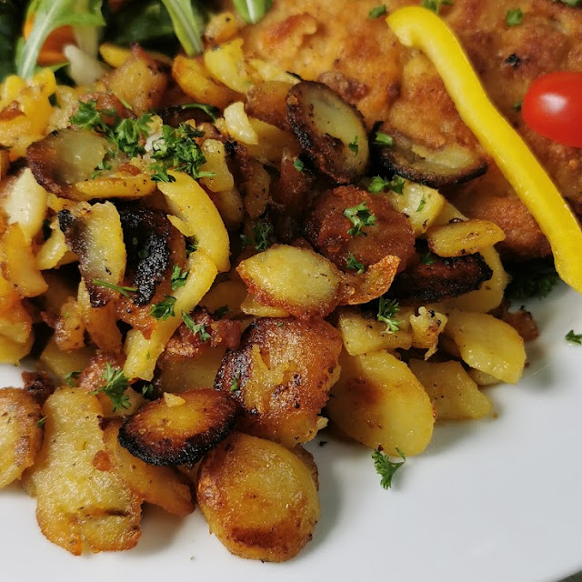 Schnitzel Mit Bratkartoffeln Und Spiegelei
