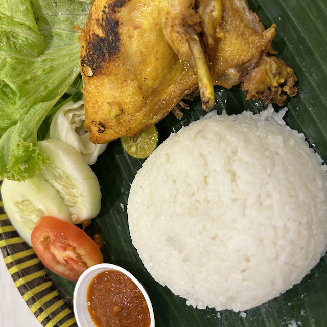 Nasi Ayam Goreng Urap