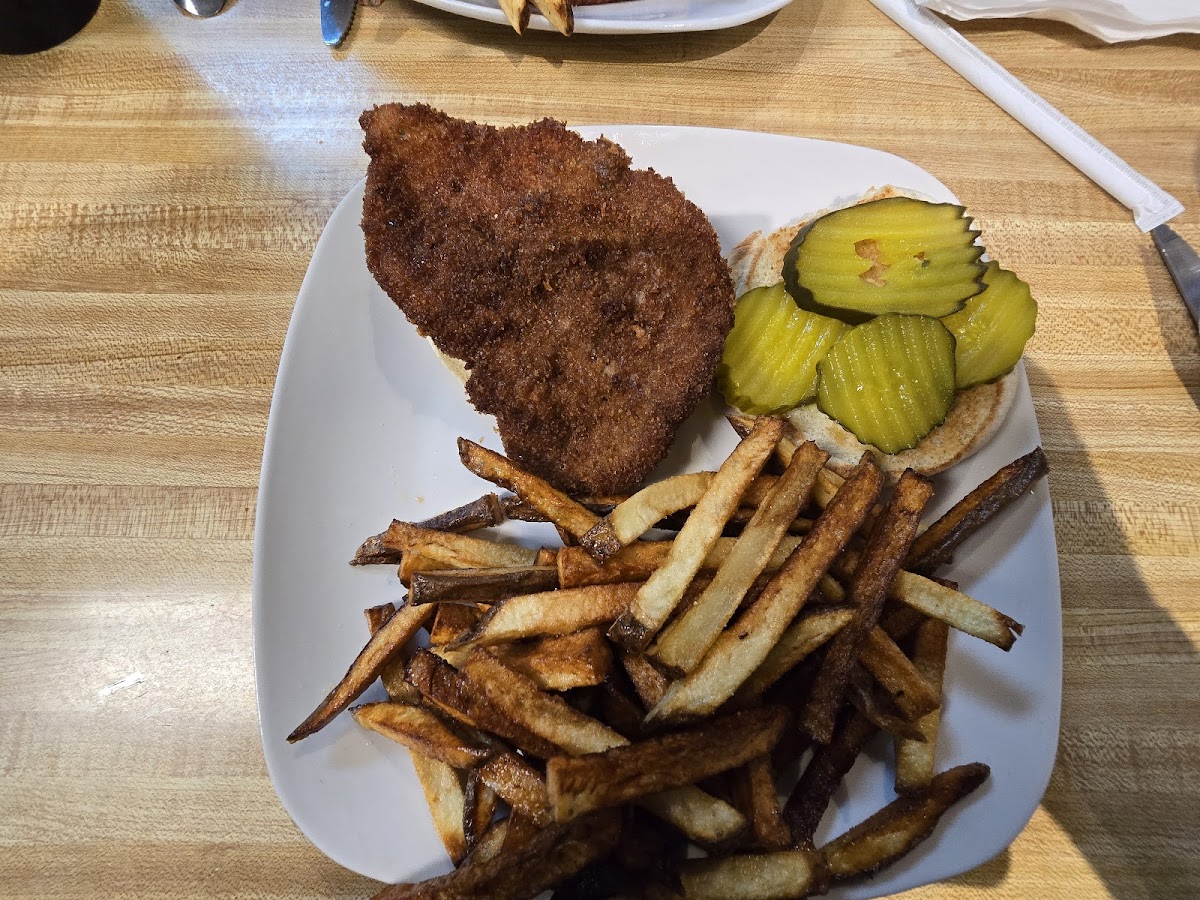 Mino's II Diner - Photo 2